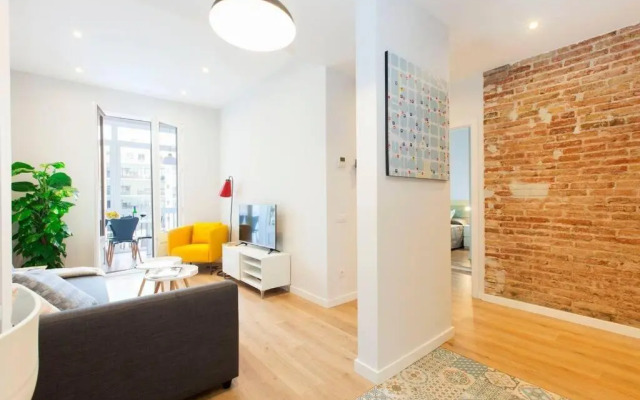 Perfectly located 4-bed 4-bath apartment in Barcelona 2-1