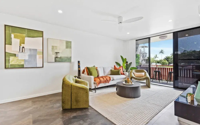 Modern Apartment with Esplanade Views