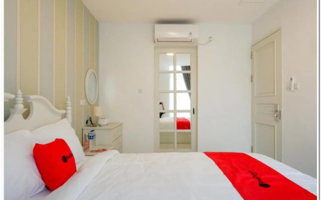 RedDoorz Plus @ Madukoro Raya Semarang