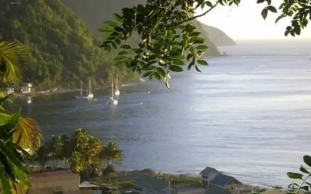 The Bay's Pleasant Lodge
