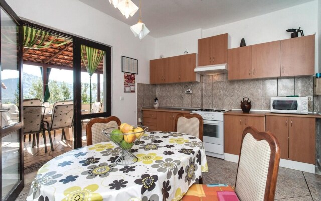 Nice Home in Vinisce With Wifi and 5 Bedrooms