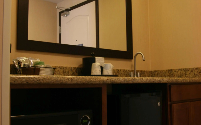 Hampton Inn & Suites Peru