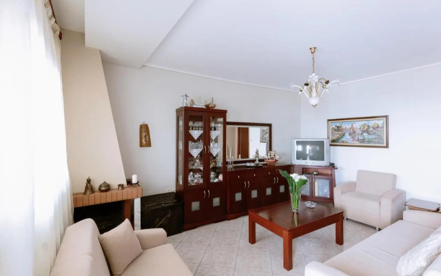 Eleni's home
