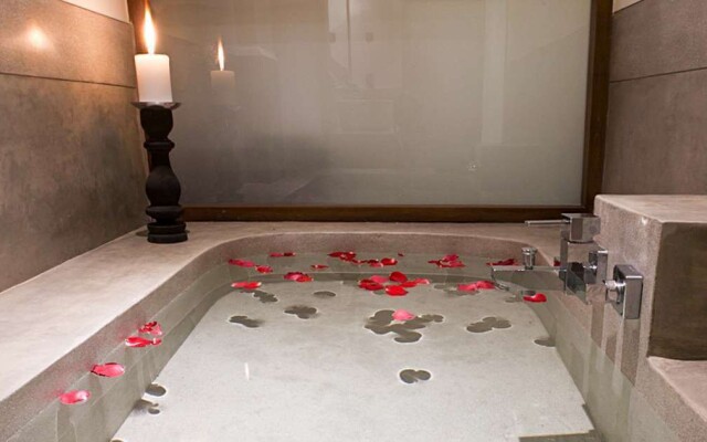 Colombo Court Hotel & Spa Resort