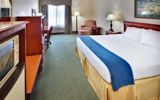 Holiday Inn Express Hotel & Suites Clinton by IHG