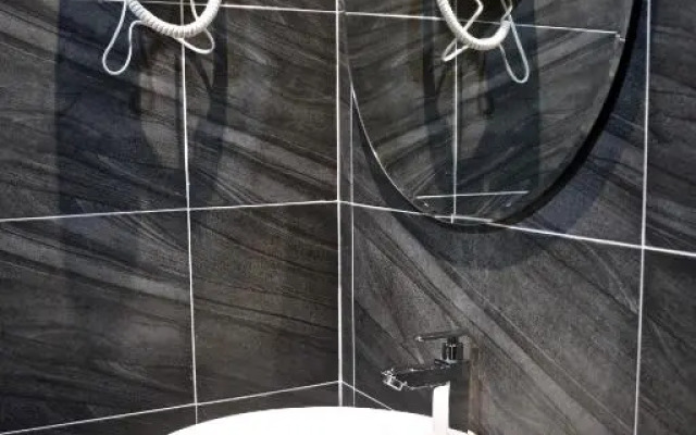 Iconic Suites & Pods Hotel