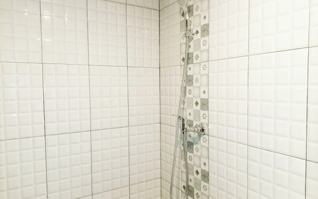 Cozy Studio Room At De Prima Apartment