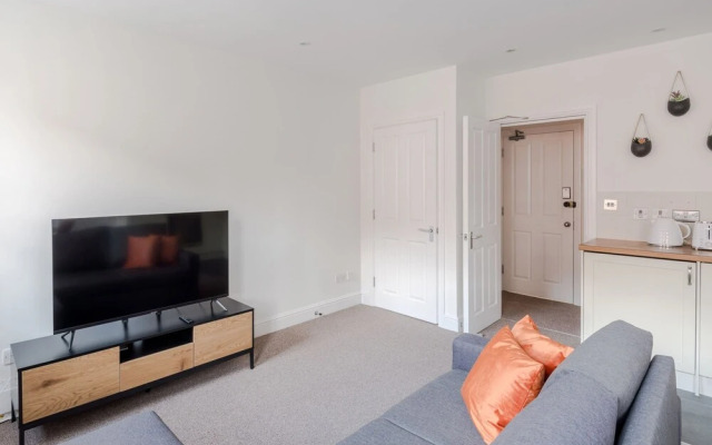 The Sexy Beast - Fitzrovia - by Frankie Says