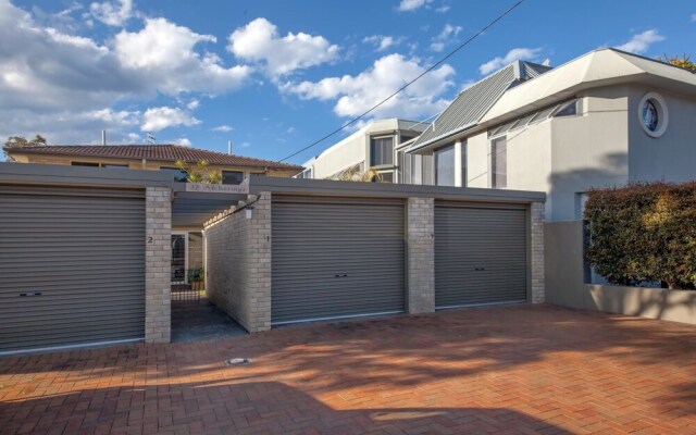 Alcheringa Unit 3 & 4, 32 Sandy Point Road