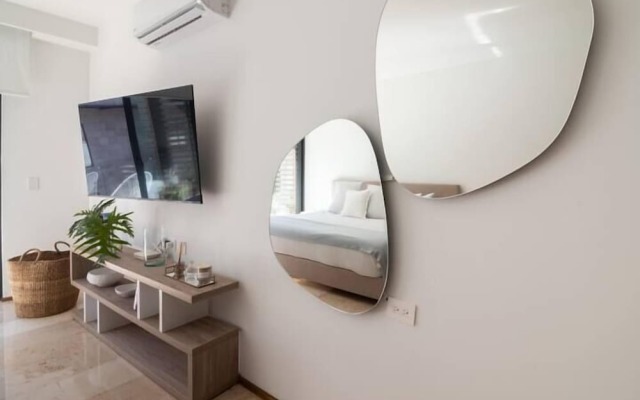 Apartments near 5th Avenue with Rooftop Ocean View