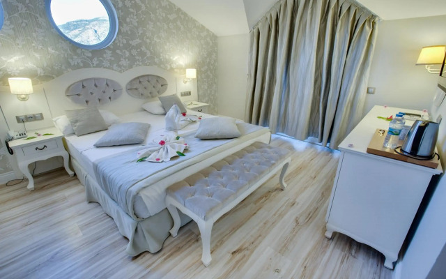 The PINEHILL Hotel & Suites