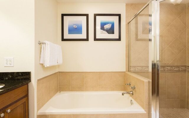 Centre Court Chic - 3 Bed Centre Court Ridge - 3 Br condo by RedAwning