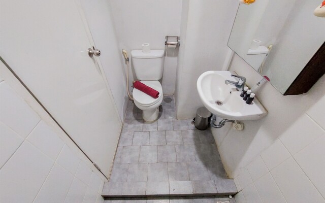 Warm And Cozy Studio (No Kitchen) At Kubikahomy Apartment