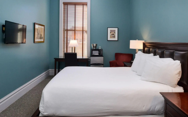 Montvale Hotel