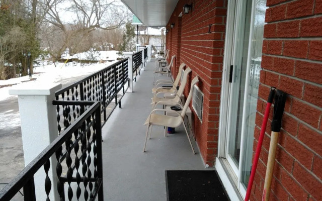 Clothier Mills Inn Motel