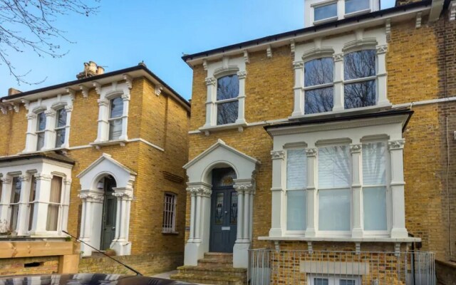 Modern Duplex In Hackney