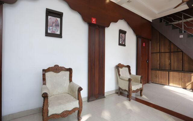 OYO 12221 Hotel M house