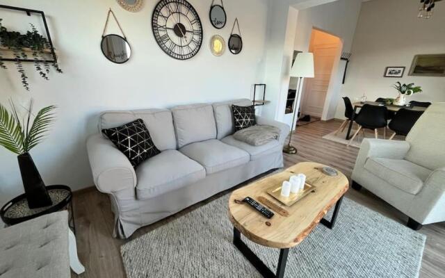 «Έλα…Δάρα» Home