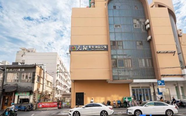 Shanghai Tianyang Hotel (Huangxing Road Subway Station)