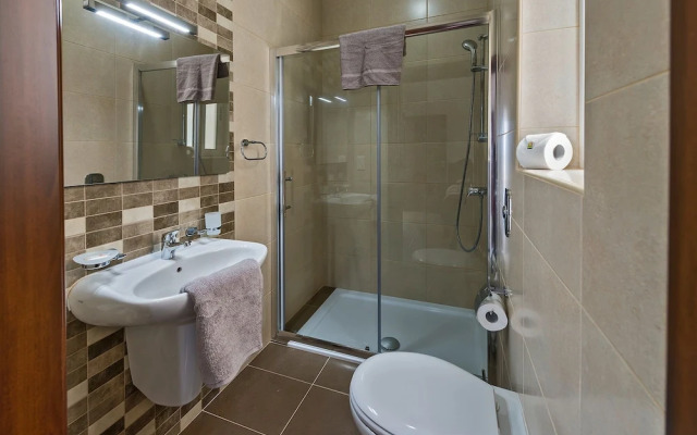 The Hillock North G16