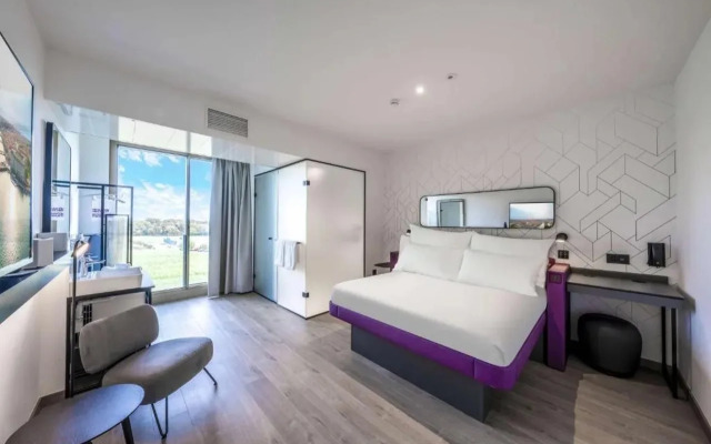 YOTEL Geneva Lake