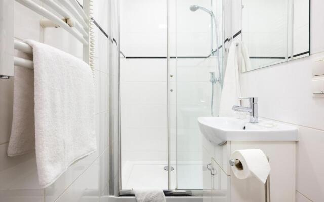 CracWoW St. Thomas Apartment