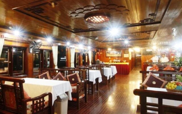 Seawind Charter Cruise Halong