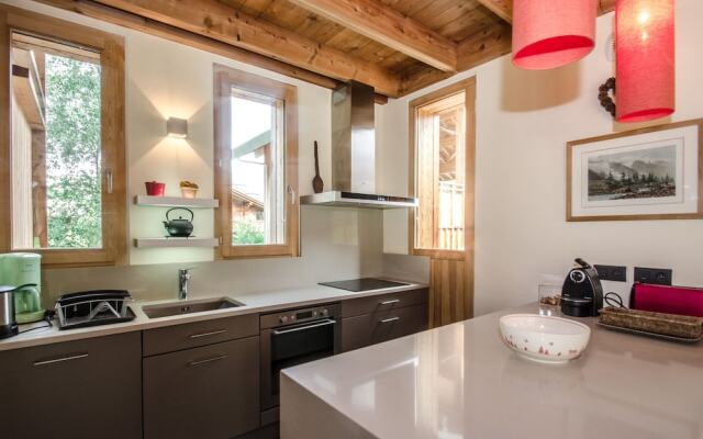 Cozy Chalet in Rhone Alpes With Terrace