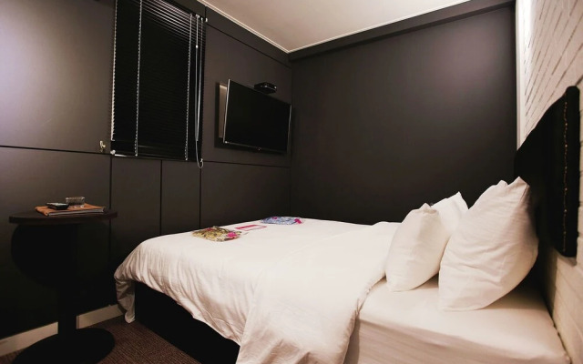 Yaja Gangnam Nonhyeon