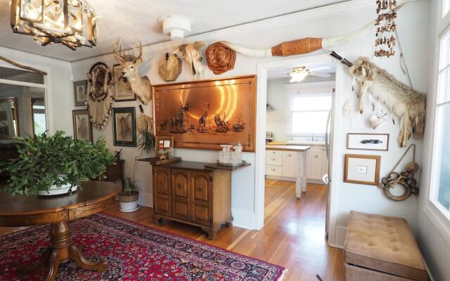1910 Luxury Heritage - 6 Br Home