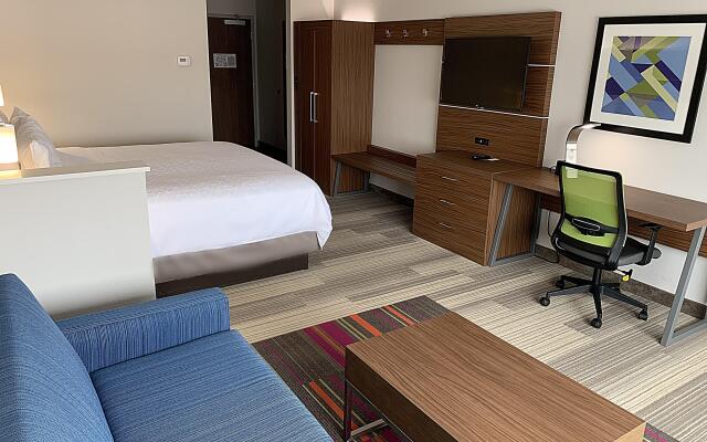 Holiday Inn Express & Suites Moore by IHG