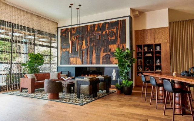 Hollywood Volume, a Tribute Portfolio Hotel