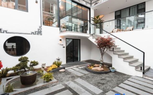Yishanyihai Designer B&B (Dali Ancient Town)
