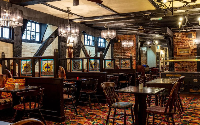 The New Inn by Roomsbooked