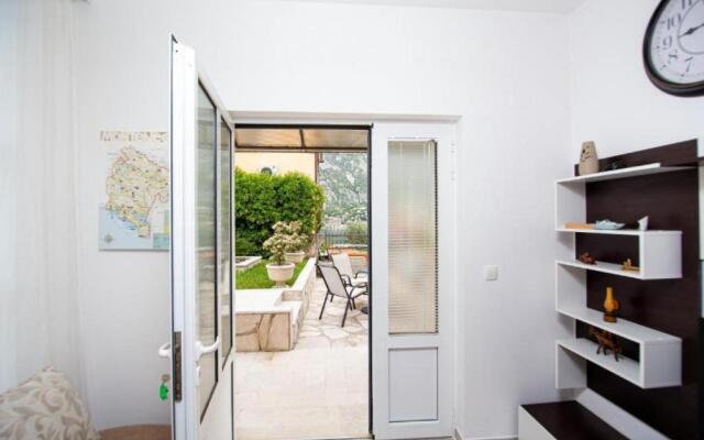 Apartment with Shared Pool in Prčanj Montenegro
