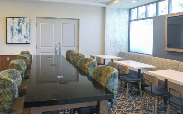 Holiday Inn Express & Suites Boston - Cambridge by IHG