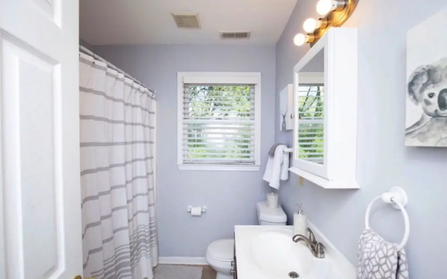 Centrally Located Hidden Midtown Gem