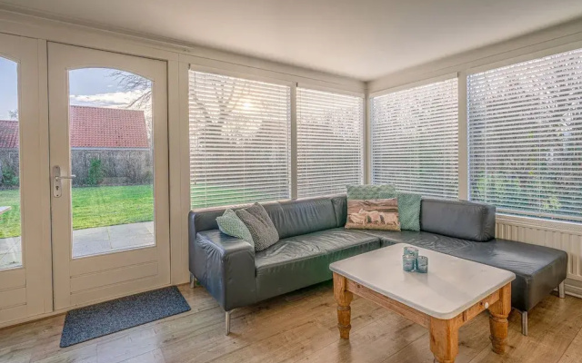 Cozy Detached Bungalow for 4 Persons