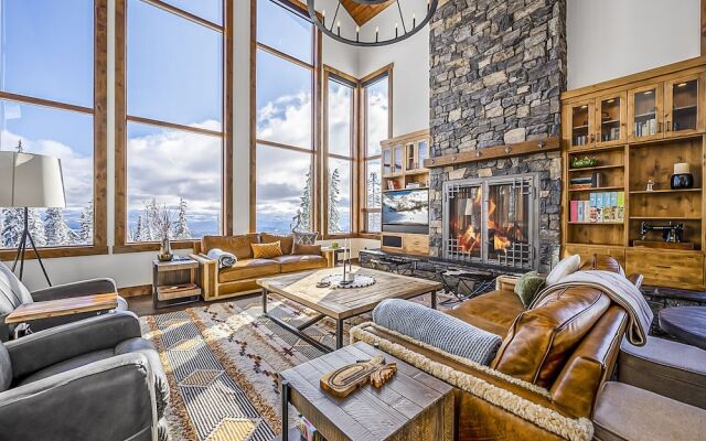 Inuksuk Lodge 4800 sq ft of Excellence