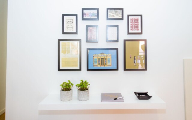 Liiiving - Downtown Balcony Apartment