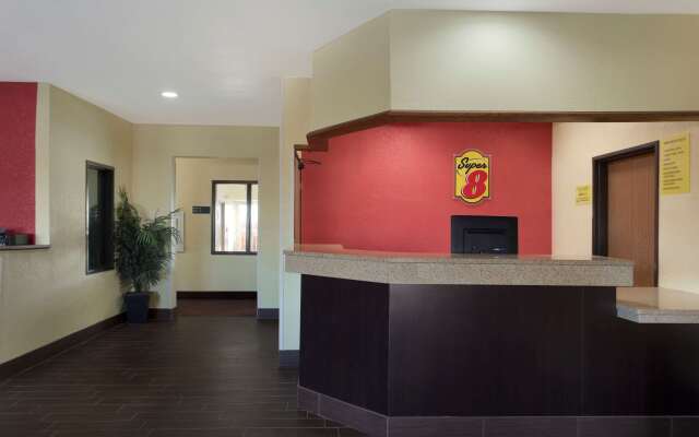 Super 8 by Wyndham Lees Summit