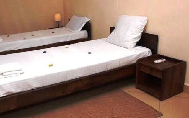 Le Port Hotel