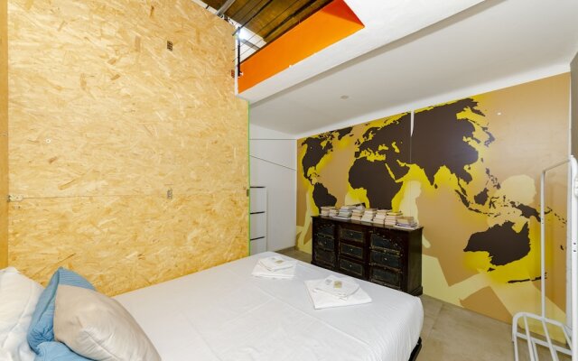 JOIVY Stylish Open-Plan Flat In Historic Centre