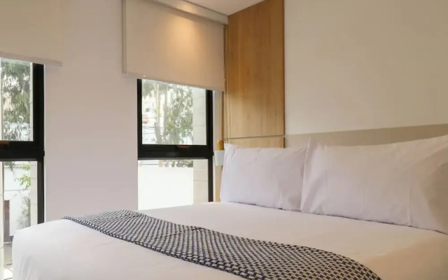 w Sophisticated 2BR With Balcony in Miraflores