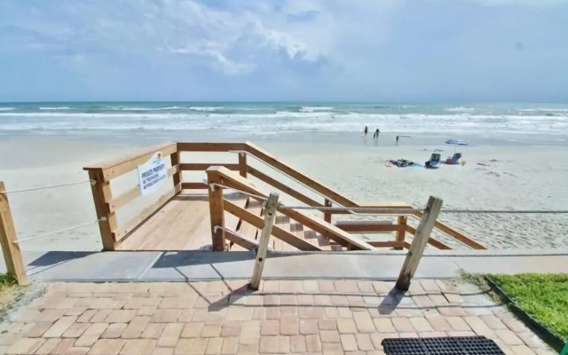 Colony Beach Club 246