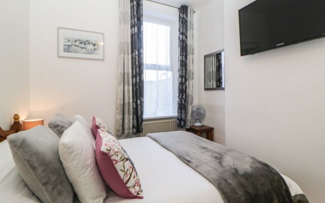 Hoe Apartment