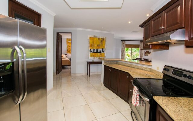 Recently Renovated Luxury Condo with Resort-Style Beach Club Access and Ocean Views