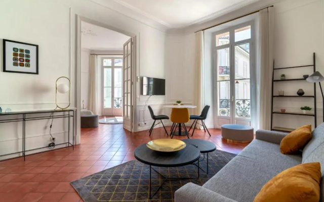 La Guitare 22 - Spacious 1 Br Apartment in the Center of Cannes, Right Behind Grand Hotel - Hotel in Cannes - Photo 2