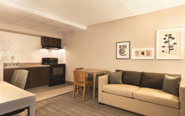 Country Inn & Suites by Radisson, La Crosse, WI