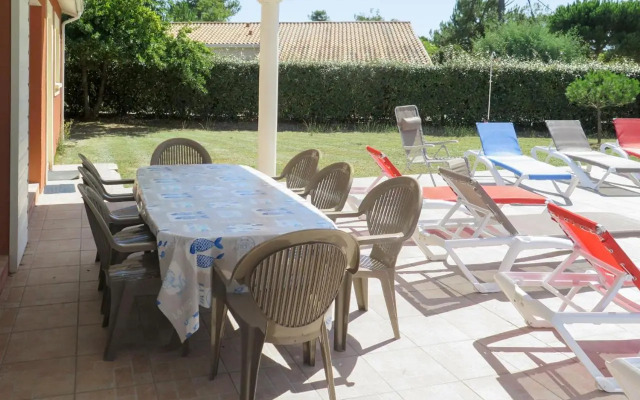 Holiday Home Les Acacias - MVT245